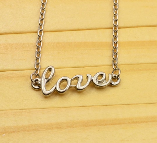 Love Necklace - Trinket Square (1)