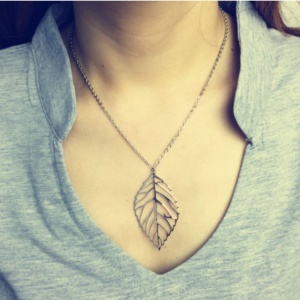 Hollow Leaf Necklace - Trinket Square (4)